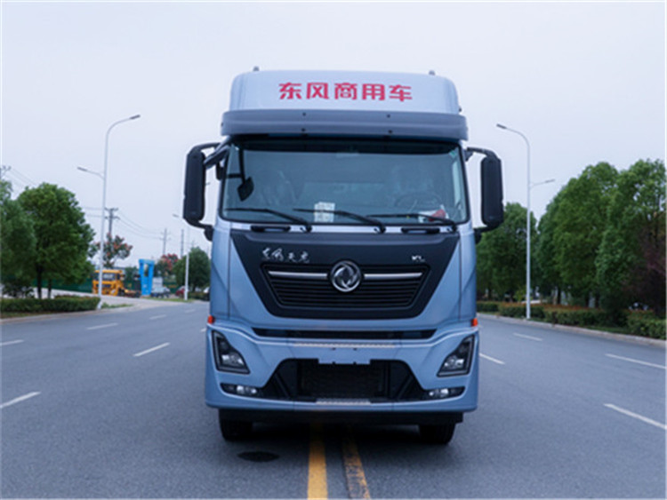 东风天龙前四后八9.6米冷藏车
