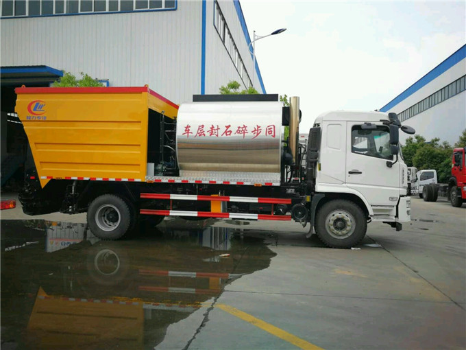 陕汽单桥同步碎石封层车