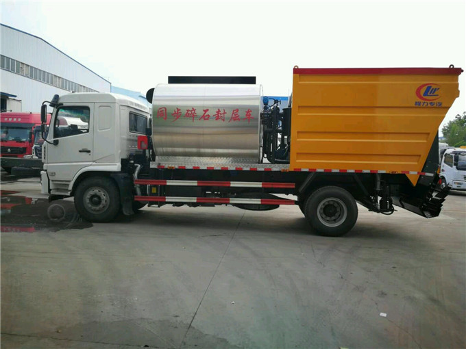 陕汽单桥同步碎石封层车