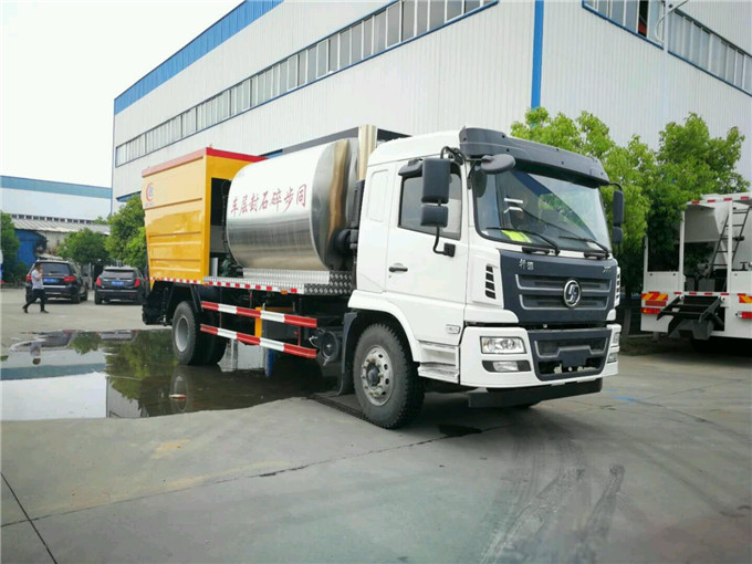 陕汽单桥同步碎石封层车