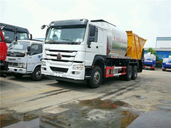 重汽后双桥同步碎石封层车